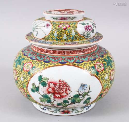 A GOOD 20TH CENTURY CHINESE FAMILLE ROSE PORCELAIN JAR & COVER, the body with panel decoration