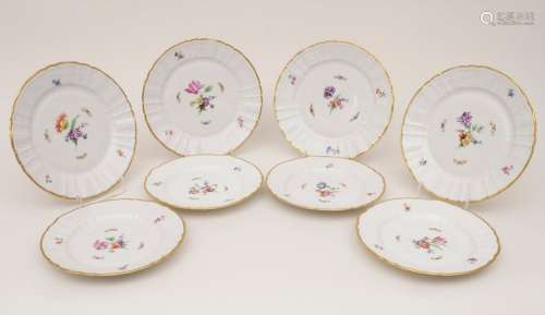8 Teller mit Blumenmalerei / 8 plates with flowers…