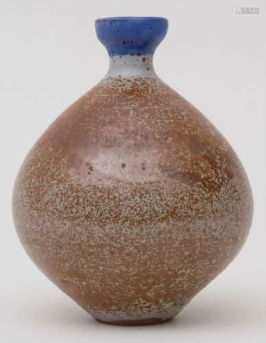 Künstlerkeramikvase / An artist's ceramic vase, 20…