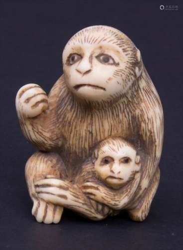 Netsuke 'Affenmutter mit Jungem' / 'A monkey mothe…
