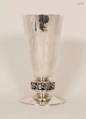 Jugendstil Vase / An Art Nouveau silver vase, Prag…
