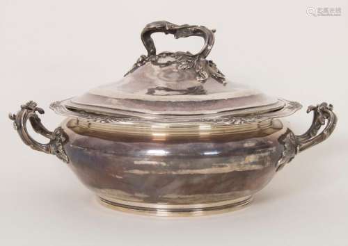 Deckelterrine / A covered silver tureen / Légumier…