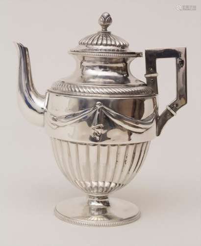 Mokkakännchen / A silver mocha pot, Frankreich, um…