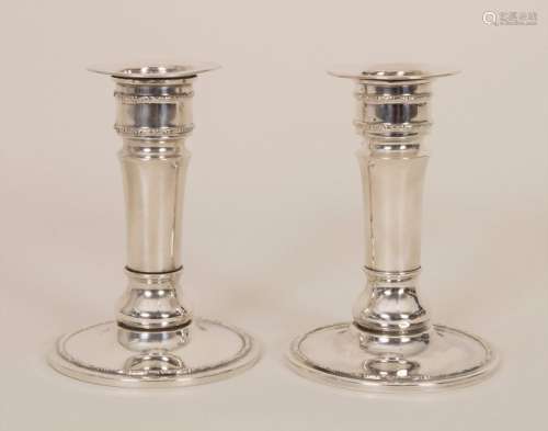 Paar Kerzenleuchter / A pair of silver candlestick…