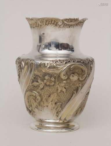Vase / A silver vase, Léon Lapar, Paris, um 1900