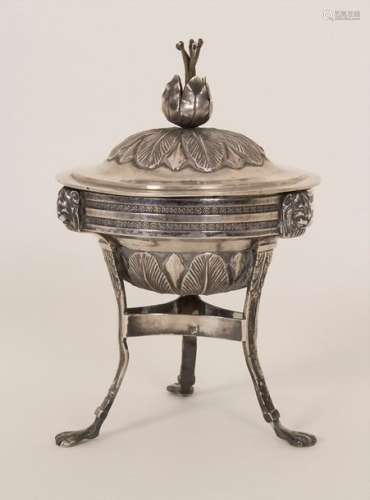 Empire Deckelgefäß / A silver Empire covered dish,…