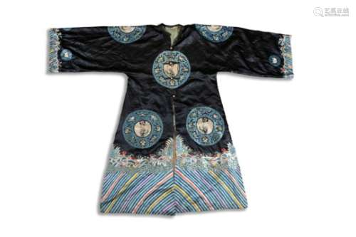 A FINE CHINESE KESI SILK COURT SURCOAT, Qing Dynasty, with centre front opening, the dark silk