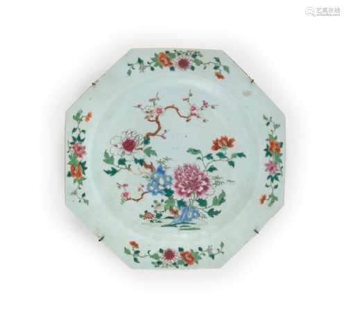 A LARGE CHINESE FAMILLE ROSE DISH, Yongzheng/Qianlong, circa 1740, of octagonal shape, decorated