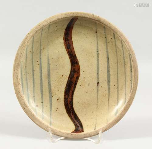 ST IVES SCHOOL, A CIRCULAR PLATE/DISH, with broad central free form striped decoration, impressed