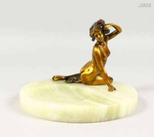 AN ART DECO STYLE ONYX TRINKET TRAY, mounted with a cold painted bronze female reclining nude.