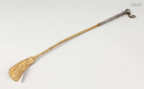 AN EASTERN SILVER HANDLED RIDING CROP. 25ins long.