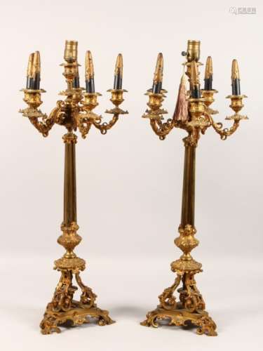 A GOOD LARGE PAIR OF CLASSICAL STYLE TABLE LAMPS, each with five scrolling branches on cluster