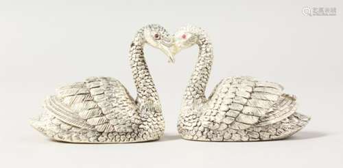 A GOOD PAIR OF HEAVY NOVELTY SILVER PLATE SWAN SALT AND PEPPERS. 1.5ins high.