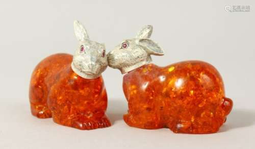 A PAIR OF AMBER RABBITS with plated heads. 2.5ins long.