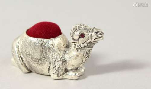A STERLING PLATE NOVELTY CAMEL PIN CUSHION.