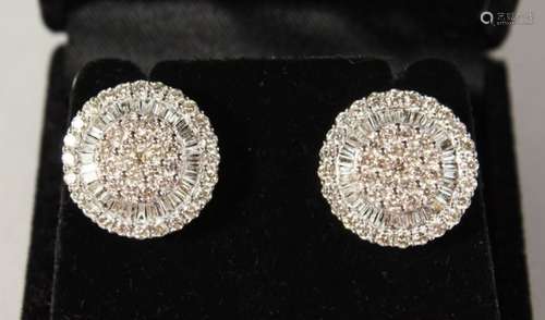 A SUPERB PAIR OF 18CT GOLD DIAMOND CIRCULAR CLUSTER EARRINGS.