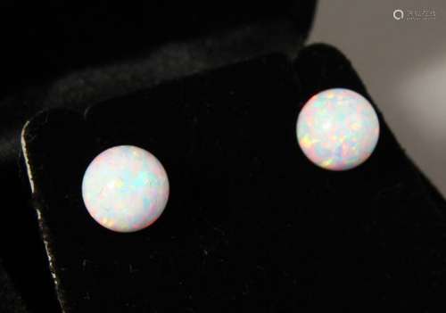 A PAIR OF 9CT GOLD OPAL STUD EARRINGS.