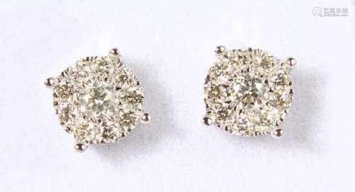 A GOOD PAIR OF 9CT GOLD CLUSTER EARRINGS.