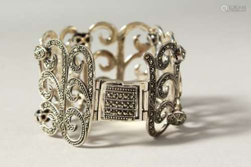 A SILVER WIDE MARCASITE BRACELET.