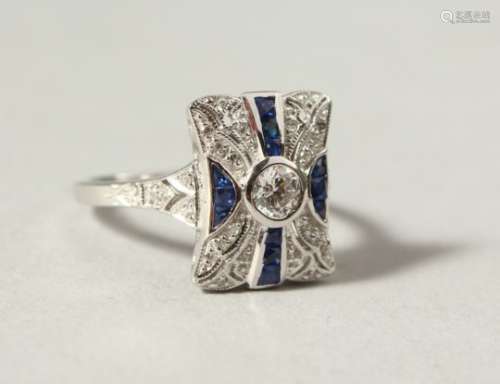 A SILVER PASTE AND SAPPHIRE CLUSTER RING.