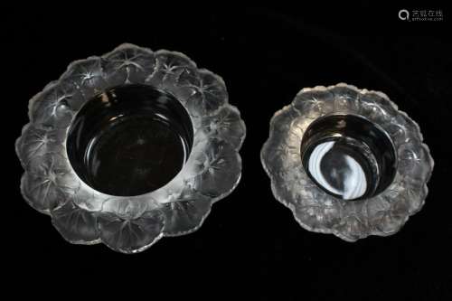 2 Leaf Shape Bowls