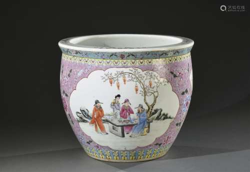 CHINE Début du XXe siècle Grand pot en porcelaine,…