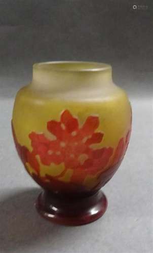 Etablissements GALLE Petit vase balustre en verre …