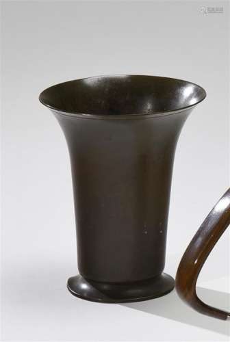 Just ANDERSEN (1884 1943) Vase cornet sur talon en…