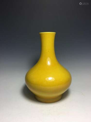 Chinese Yellow Glazed Porcelain Vase,Mark