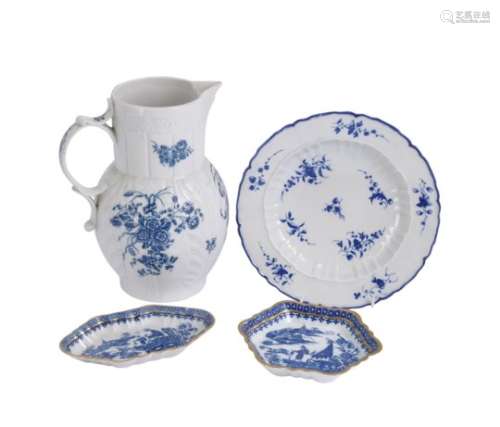 Four items of Caughley blue and white printed porcelain