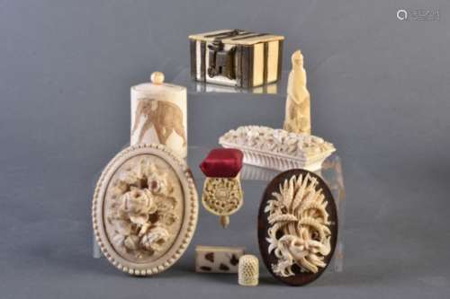 ϒ A French or Flemish metal bound ivory box