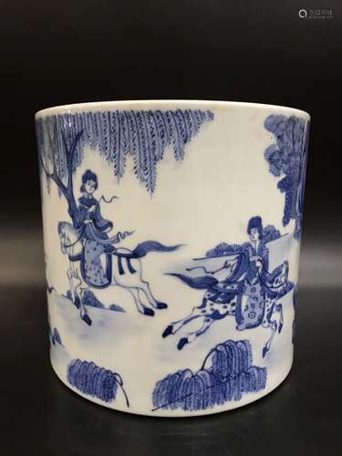 A Chinese Blue and White Porcelain Brush Pot