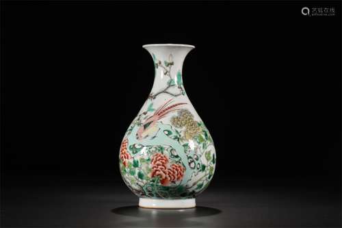 A Chinese Wu-Cai Glazed Porcelain Vase