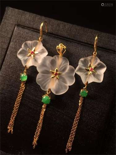 A Set of Chinese Carved Jadeite Jewelry Set