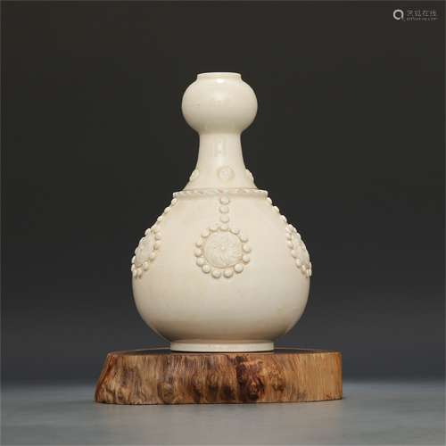 A Chinese Ding-Type Glazed Porcelain Vase