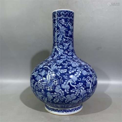 A Chinese Blue and White Porcelain Vase