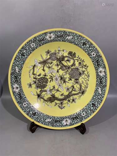 A Chinese Yellow Ground Famille-Rose Porcelain Plate