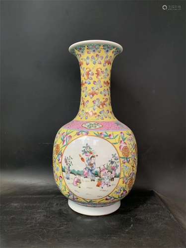 A Chinese Famille-Rose Porcelain Vase