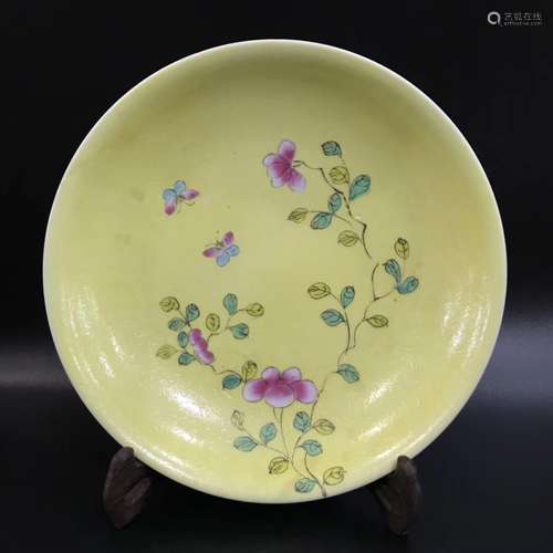 A Chinese Yellow Ground Famille-Rose Porcelain Plate