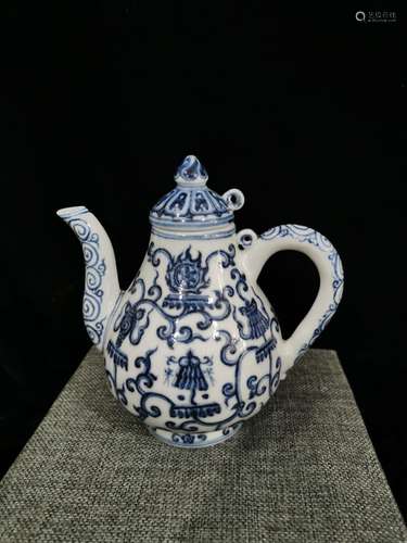 A Chinese Blue and White Porcelain Wine Pot