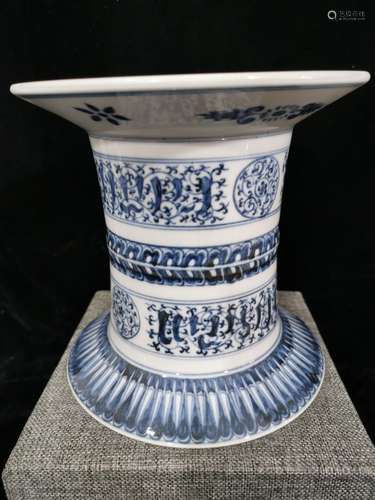 A Chinese Blue and White Porcelain Vase