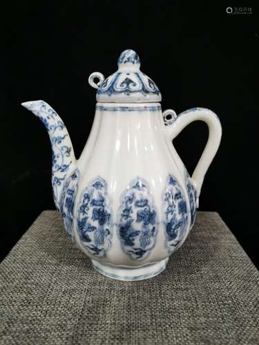 A Chinese Blue and White Porcelain Wine Pot