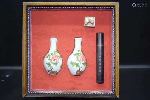 A Pair of Chinese Famille-Rose Porcelain Vases