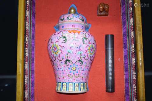 A Chinese Famille-Rose Porcelain Jar with Cover