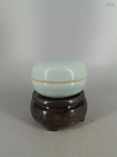 A Chinese Celadon Glazed Porcelain Box with Cover