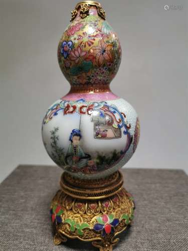 A Chinese Enamel Glazed Porcelain Double Gourd Vase