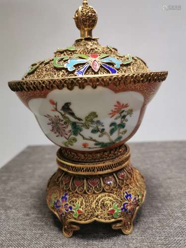 A Chinese Famille-Rose Porcelain Bowl with Cover