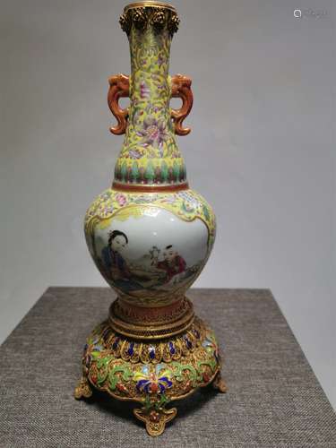 A Chinese Famille-Rose Porcelain Vase