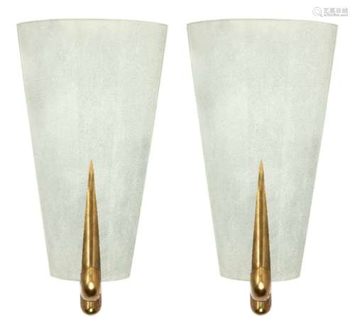 Italian, a pair of textured glass and brass wall appliques, in the manner of Stilnovo c.1950 the