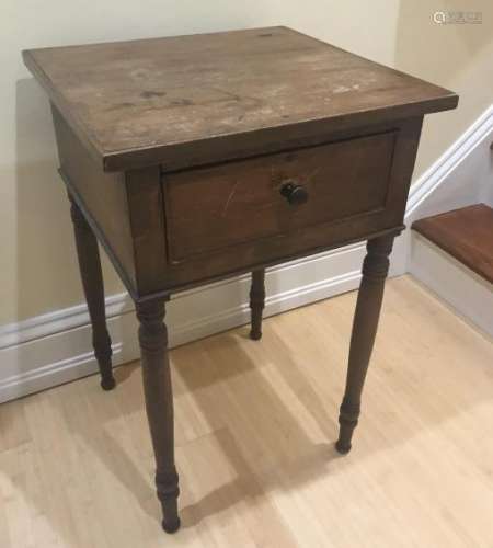 Antique 19th C Spindle Leg End Table w Drawer